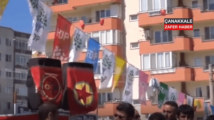 APO ve PKK Bayrakları Altında Barış Güvercini ÜLGÜR GÖKHAN (Video Haber) 6 5