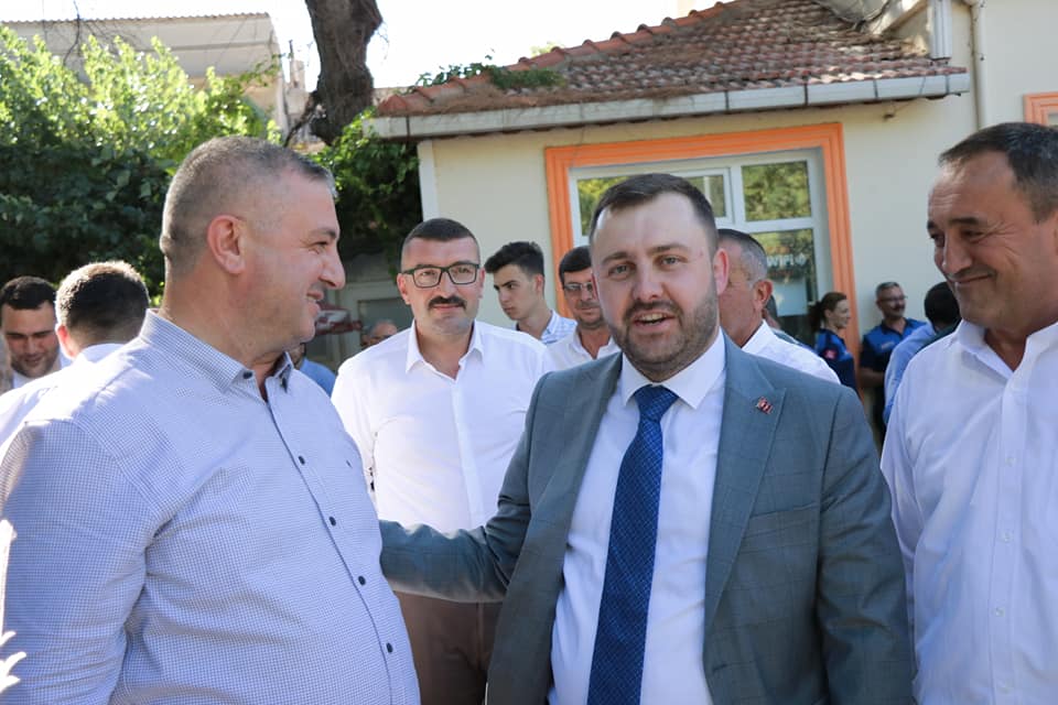 İki Yiğit Çıktı Meydane 4 geyik4