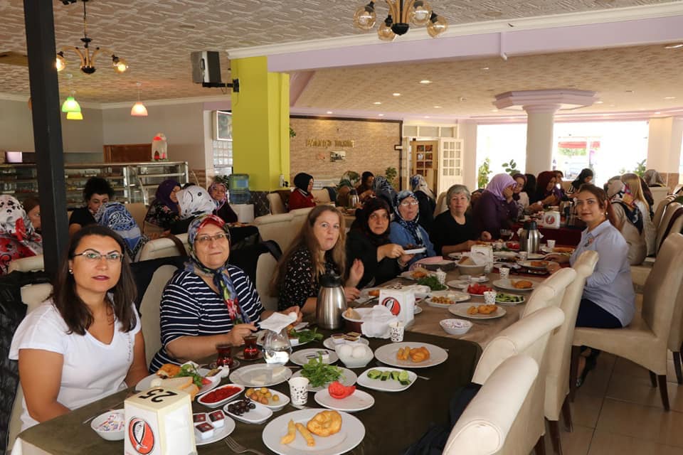 Turan ve Üstün AK Partili Kadınlar ile Kahvaltıda Buluştu 15 ak16