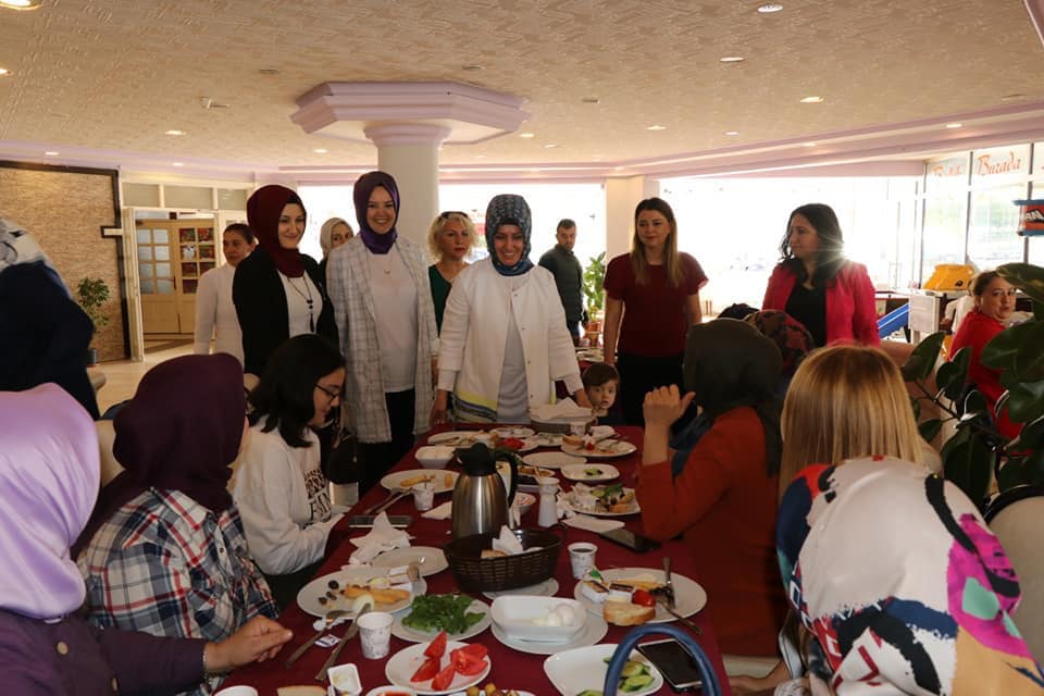Turan ve Üstün AK Partili Kadınlar ile Kahvaltıda Buluştu 7 ak7