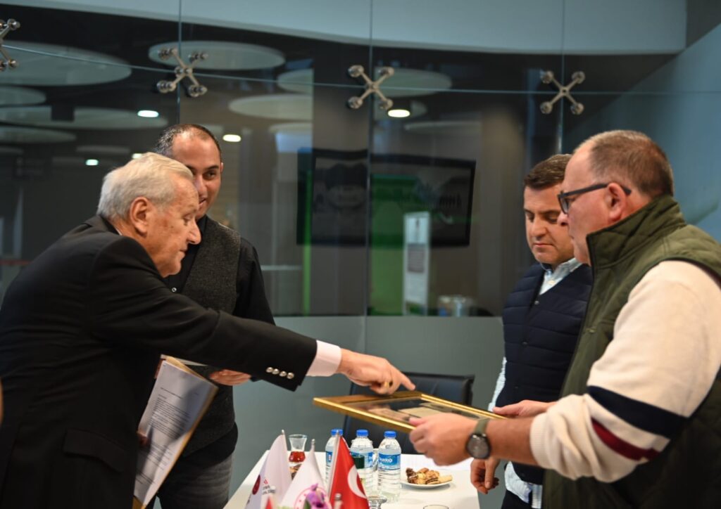 11112744201701592471