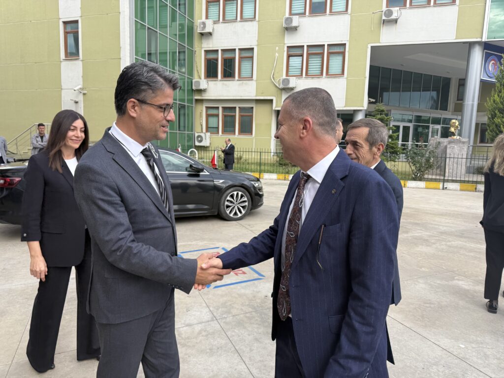 AK Parti İl Başkanı Abdurrahman Kuzu, Teşkilatıyla Birlikte 10 Kasım Atatürk’ü Anma Etkinliklerine Katıldı 4 IMG 8362