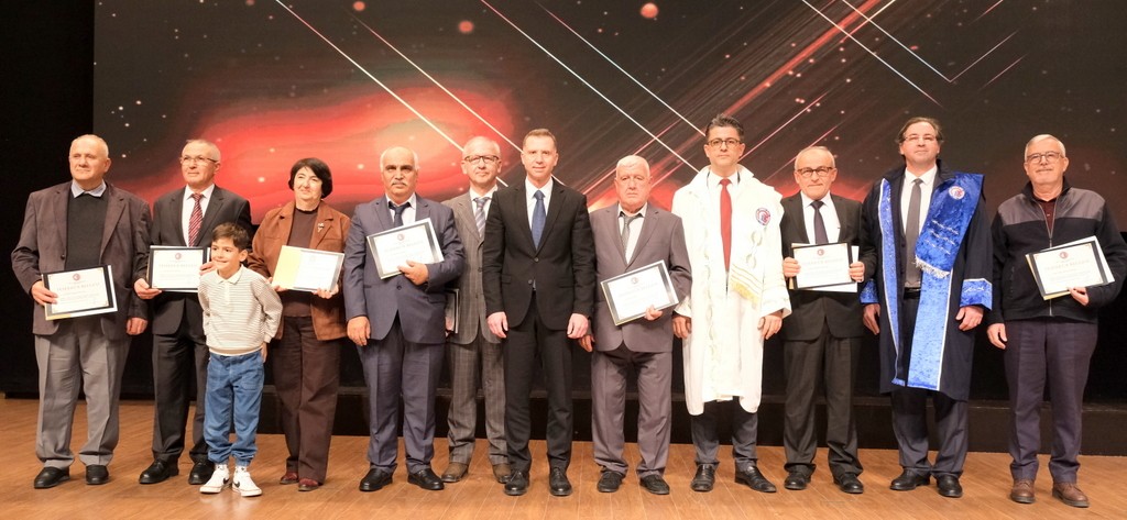 ÇOMÜ’de Bilim ve Emeğin Günü: EN’ler Ödüllerini Aldı 3 IMG 5342