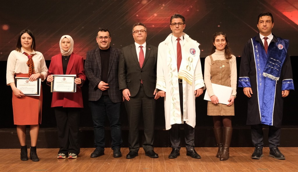 ÇOMÜ’de Bilim ve Emeğin Günü: EN’ler Ödüllerini Aldı 7 IMG 5343